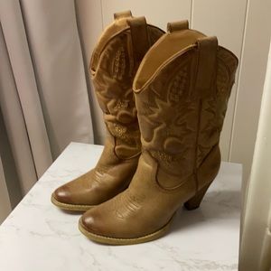 Very Volatile cowgirl boots!